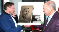 Farce? :”Eine gerechtere Welt ist möglich”- Erdoğan überreicht Elon Musk in New York sein Buch