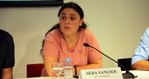 Verhaftung der schwedisch-türkischen Journalistin Seda Sanlier am Flughafen in der Türkei löst Proteste aus